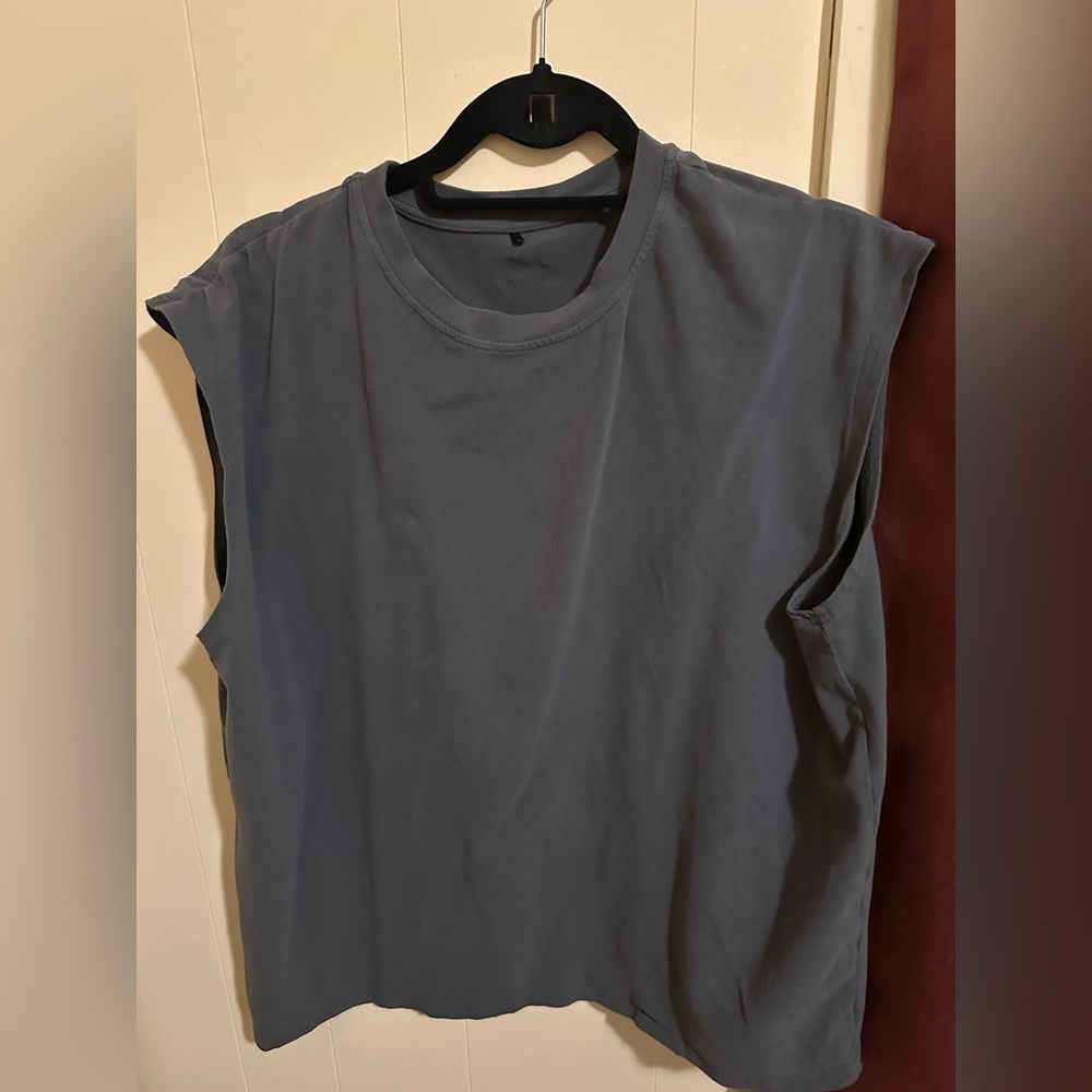 Alphalete sleevelesss muscle shirt